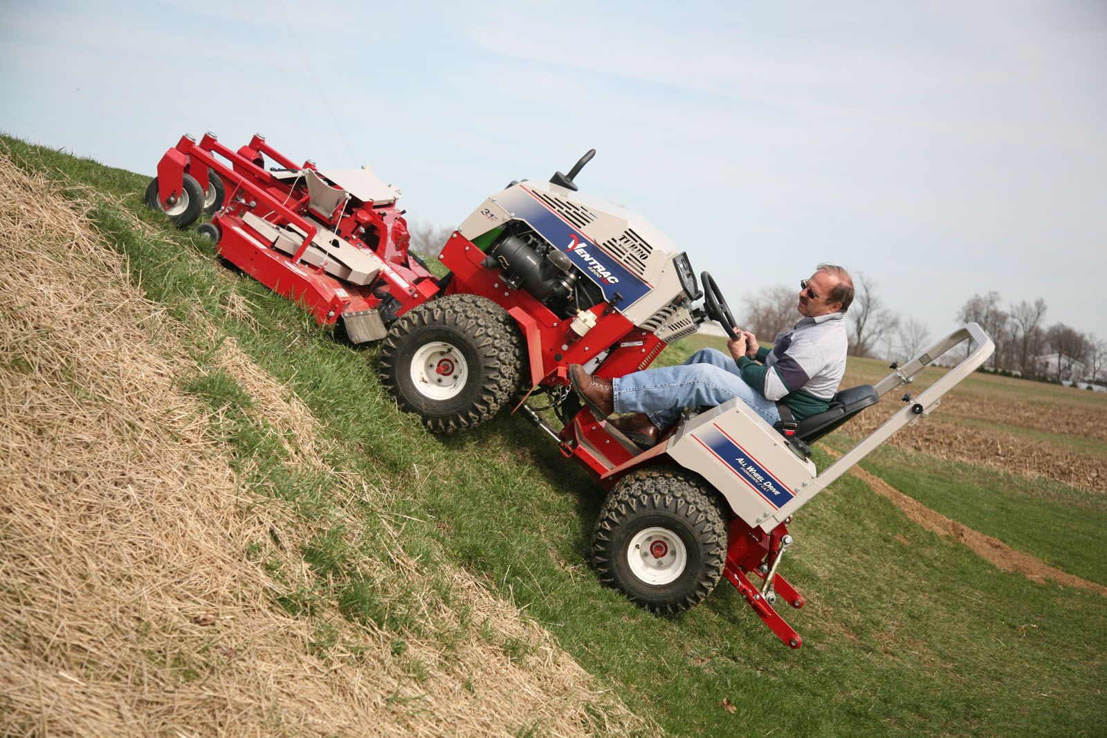 SM10_8318 Ventrac slope mowing